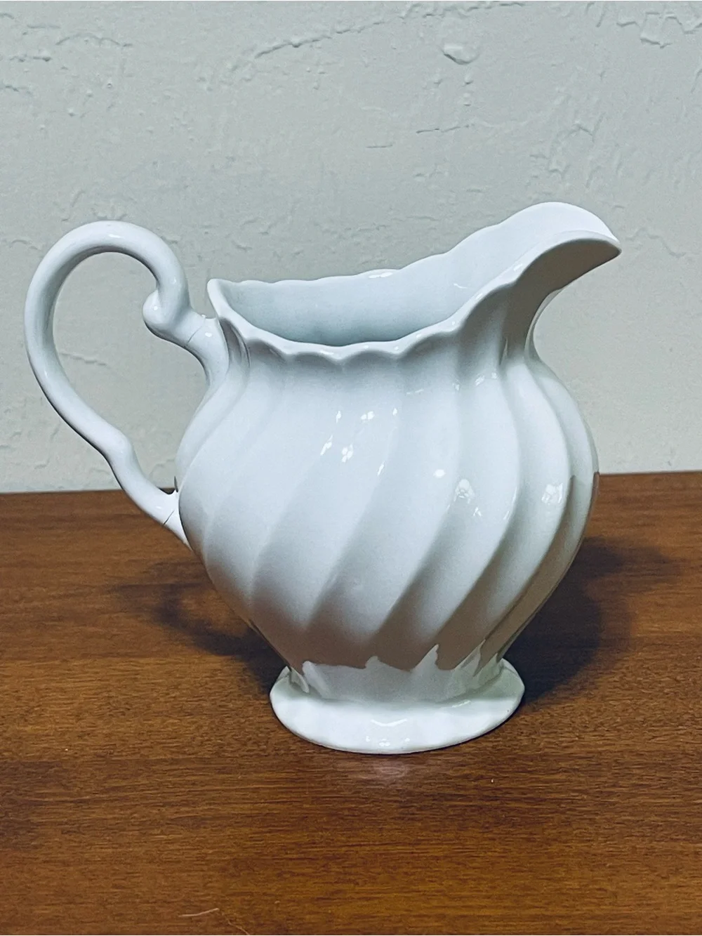 Johnson Brothers Regency Snowhite Patten Earthenware Creamer Swirl Made England